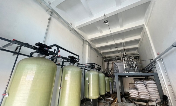 某板材厂蒸汽炉10吨软化水设备+反渗透设备